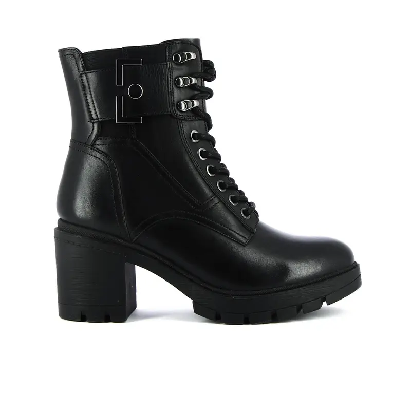 Anfibi neri con tacco medio in gomma e fibbia