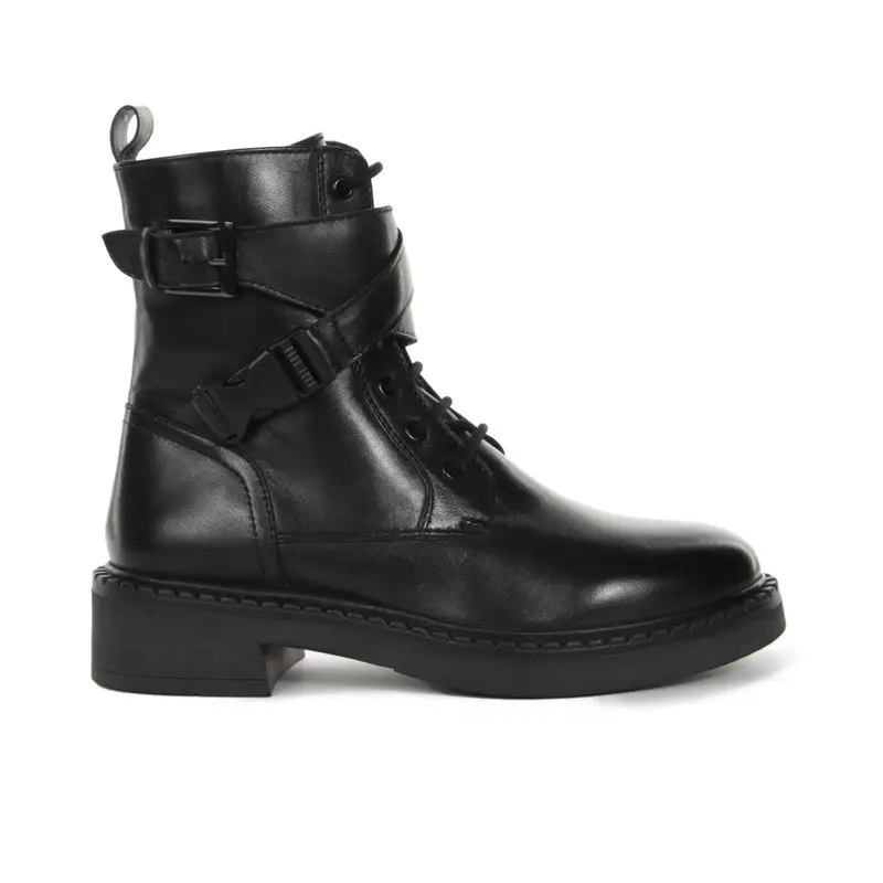 Anfibi neri in pelle con lacci e fibbie incrociate