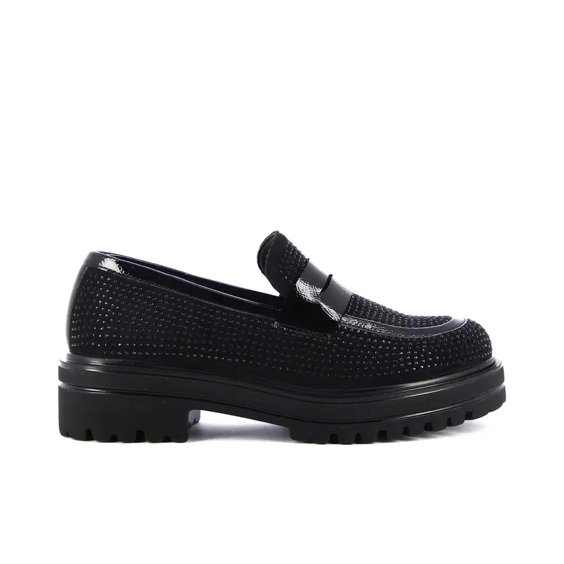 Anfibi neri lucidi con cuciture