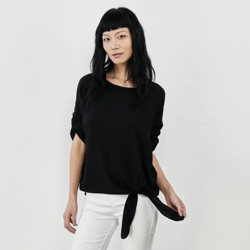 Blusa nera con fiocco