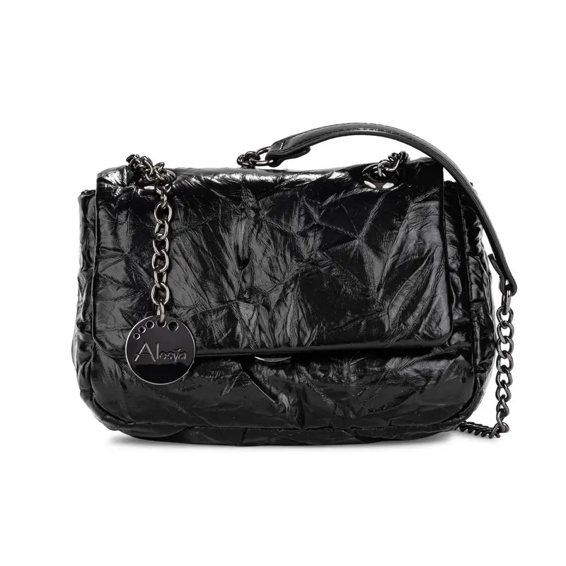 Borsa nera effetto trapuntato con tracolla e ciondolo