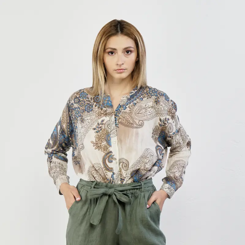 Camicia beige con nodo in stampa paisley