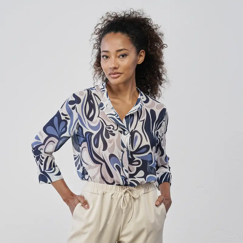 Camicia beige e azzurra in stampa floreale