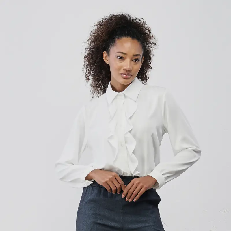 Camicia bianca da donna con volant