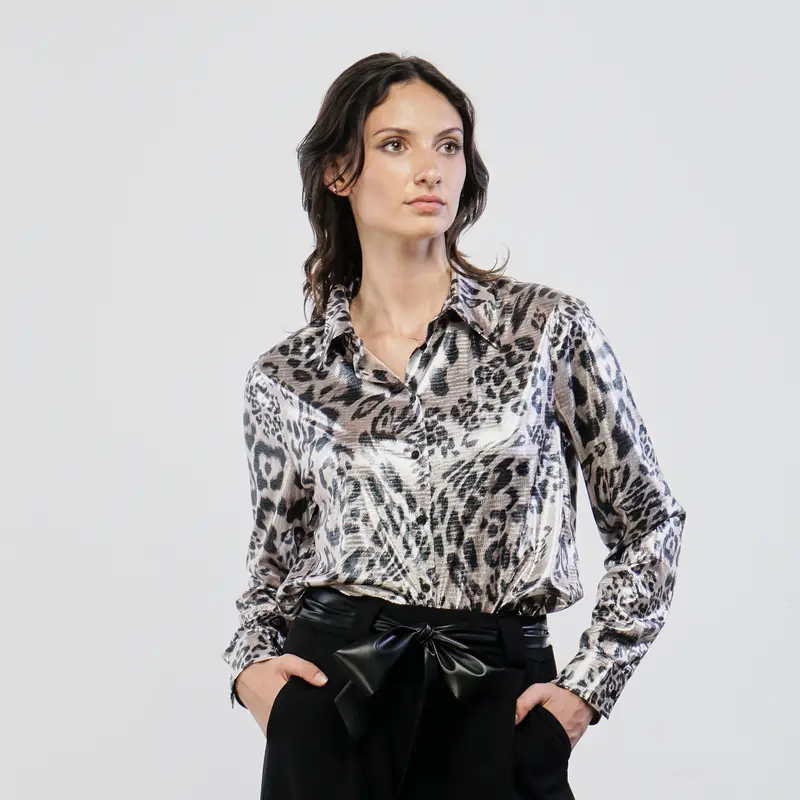 Camicia nera animalier effetto glow