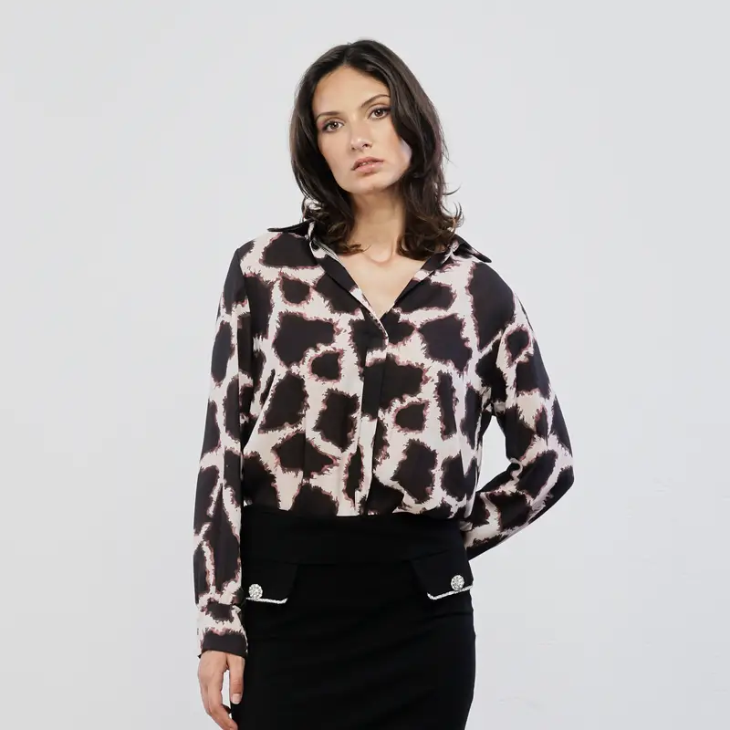 Camicia nero con stampa animalier