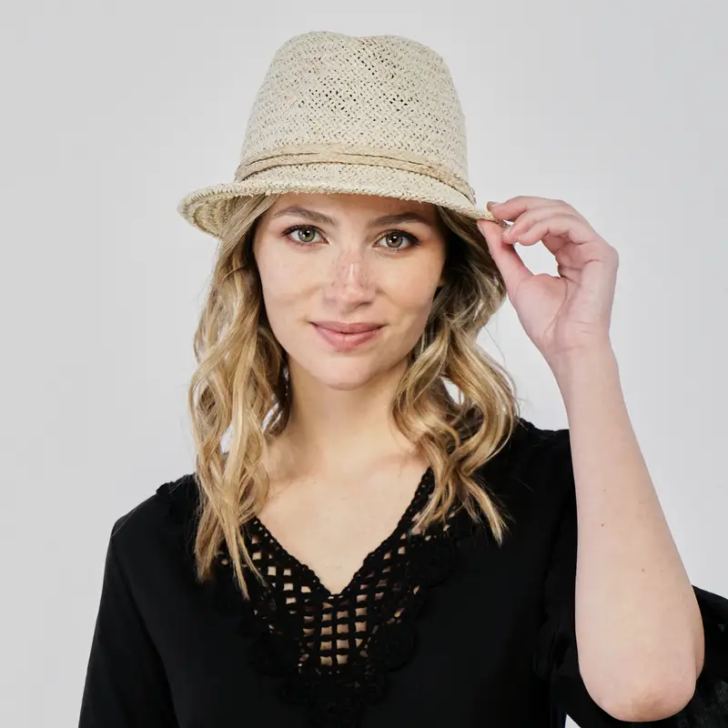 Cappello beige da mare effetto paglia
