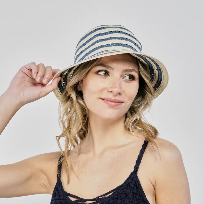 Cappello beige e blu da mare effetto paglia