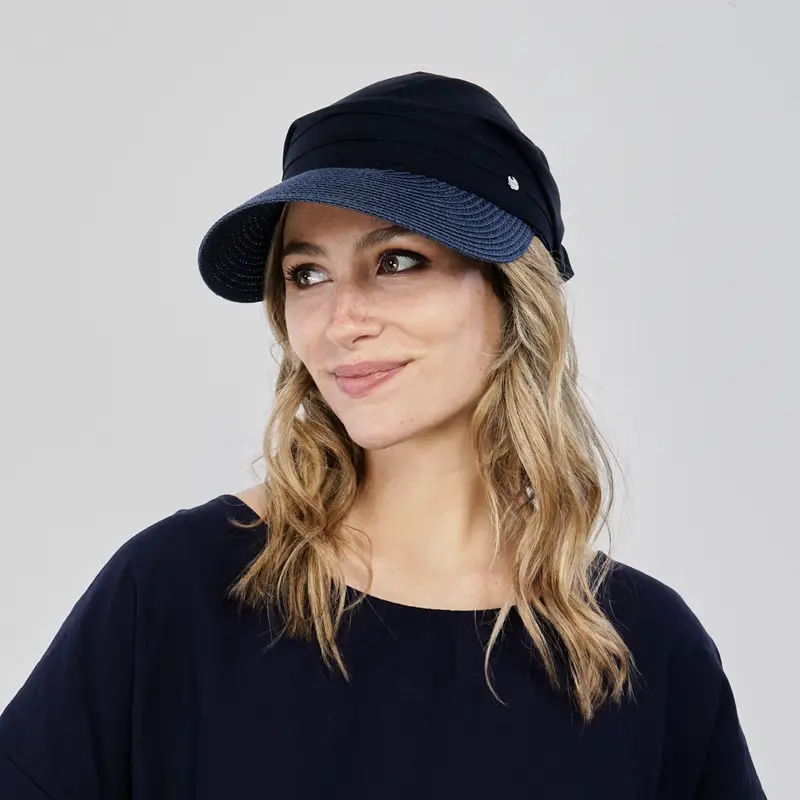 Cappello blu da mare in tessuto con visiera e nodo posteriore