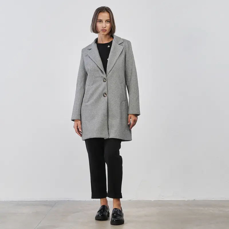 Cappotto grigio da donna con tasche e bottoni