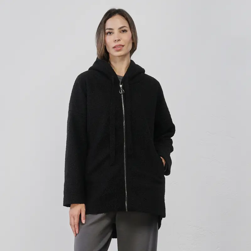 Cappotto nero da donna in tessuto bouclè con zip