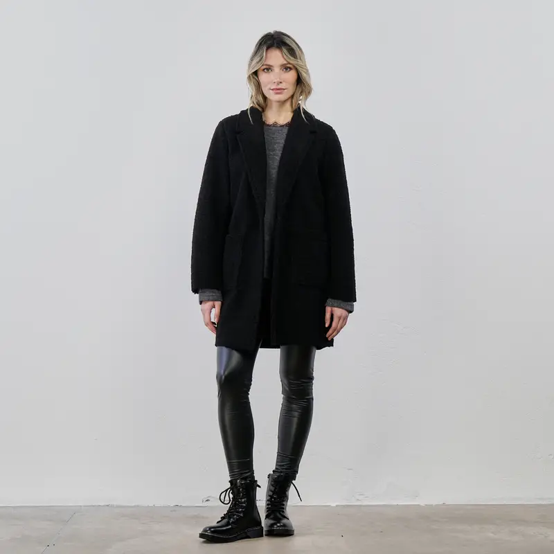 Cappotto nero oversize con tasche