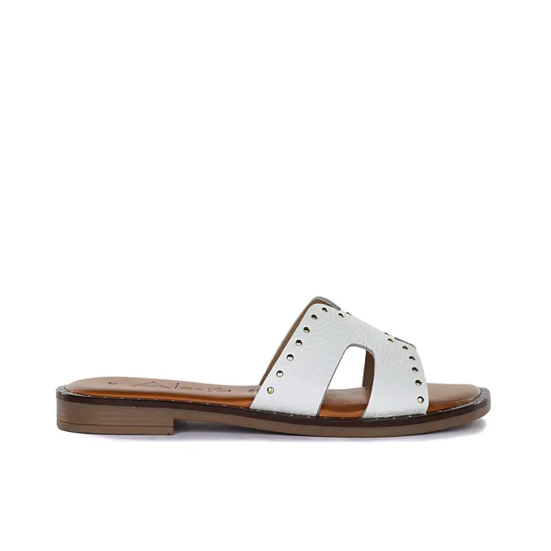 Ciabattine bianche in pelle con borchie