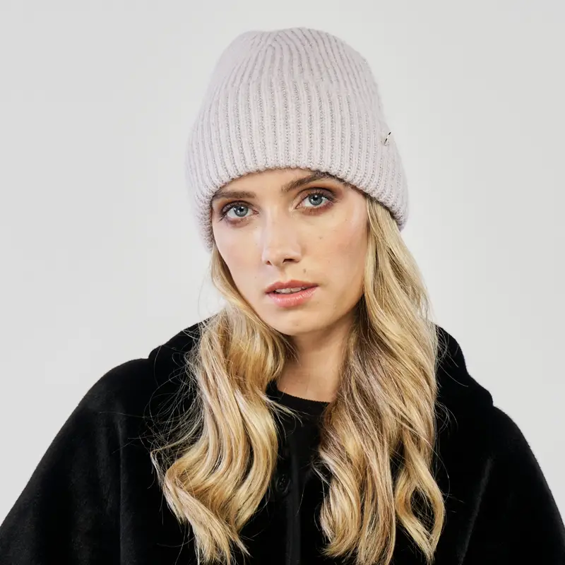 Cuffia rosa con risvolto