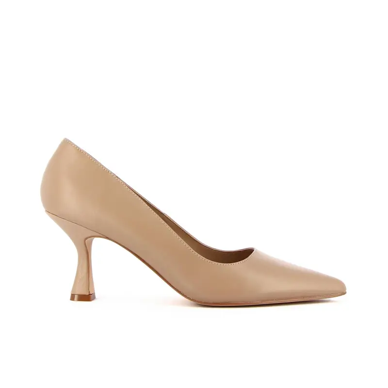 Decolletè beige in pelle con tacco a rocchetto