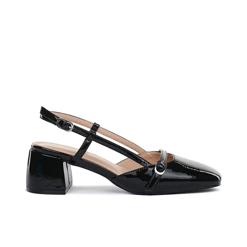 Decolletè nere lucide slingback con cinturino e tacco basso largo