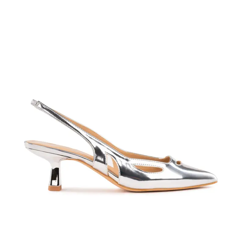 Decolletè slingback argento a punta effetto laminato con tacco basso