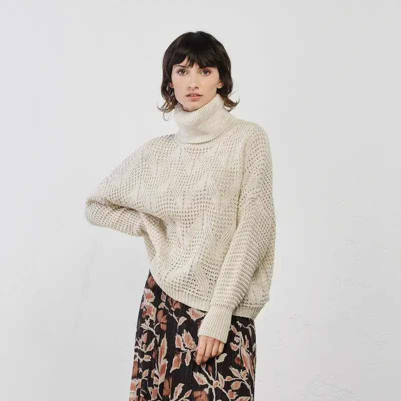 Dolcevita beige lavorato