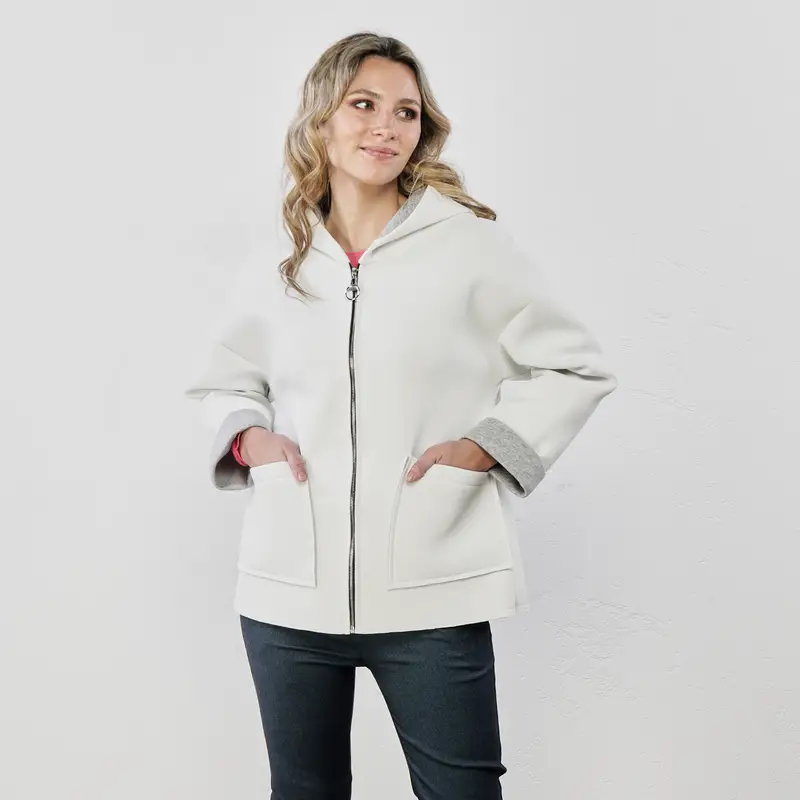 Giacca bianca con zip e tasche in tessuto tecnico