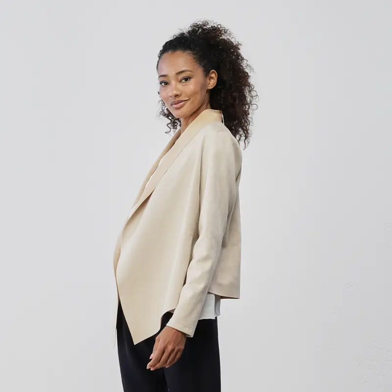 Giacca leggera beige da donna asimmetrica senza bottoni