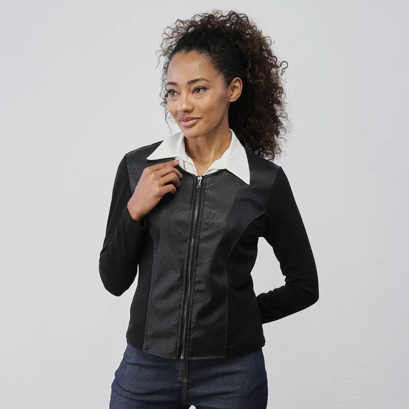 Giacca nera corta da donna on inserto in simil pelle con zip