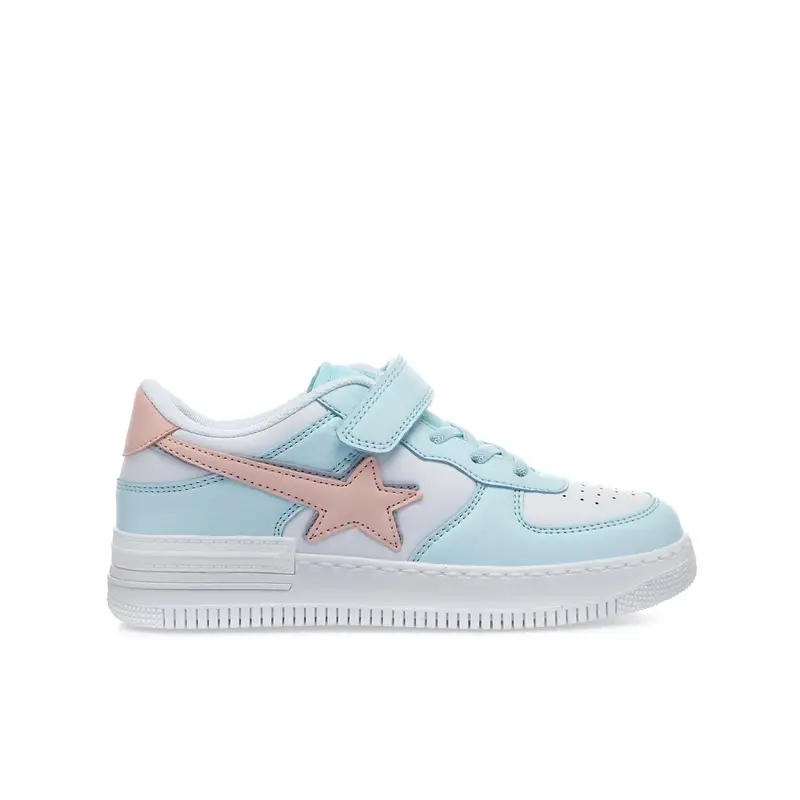 Sneakers ragazza azzurra con strappo e stella