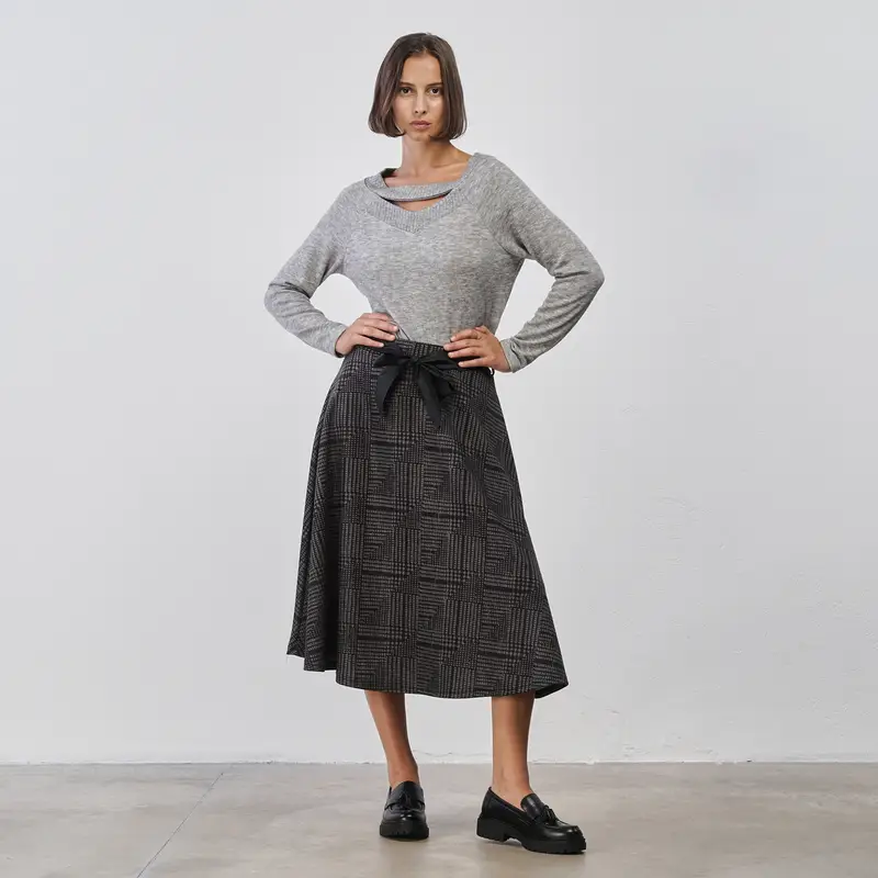 Gonna lunga grigia da donna in fantasia check con cintura in simil pelle