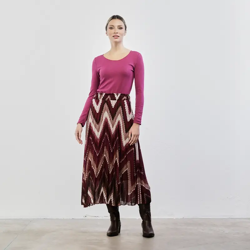 Gonna midi bordeau plissè con fantasia geometrica