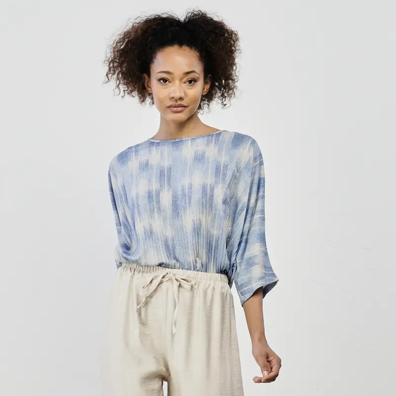 Maglia azzurra in tessuto glitterato