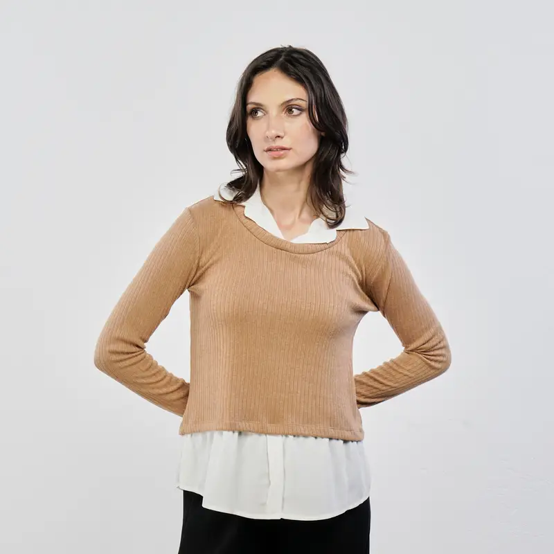 Maglia beige con inserto in camicia