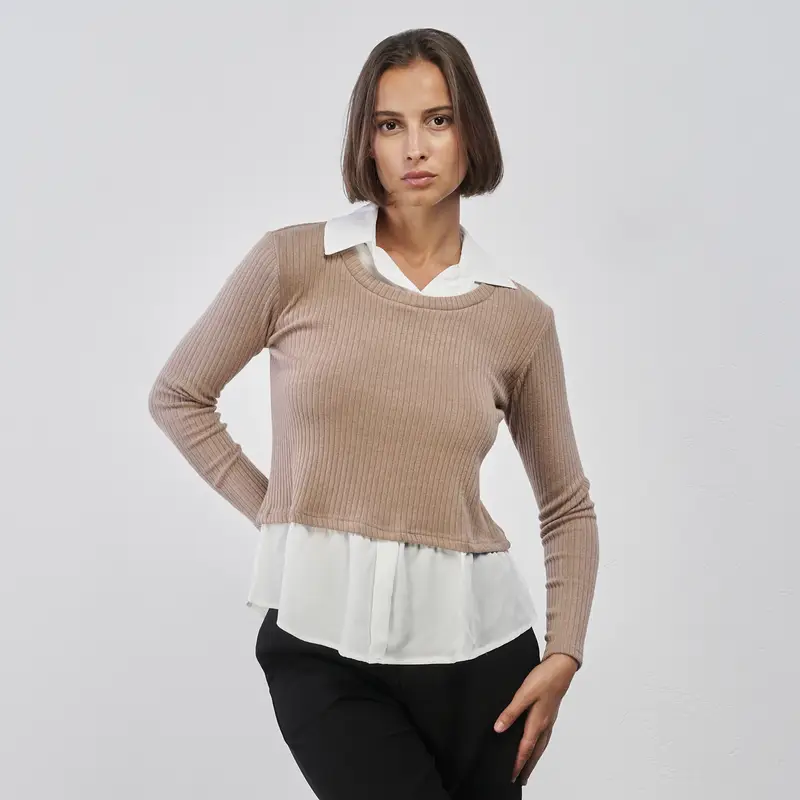 Maglia beige da donna con inserto in camicia