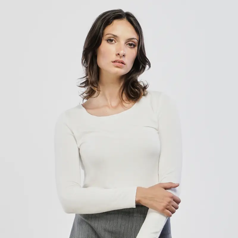Maglia bianca con scollo tondo