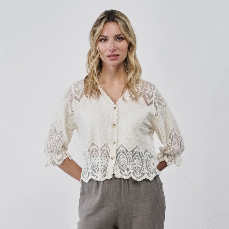 Maglia bianca da donna con bottoni e inserti in tulle ricamato