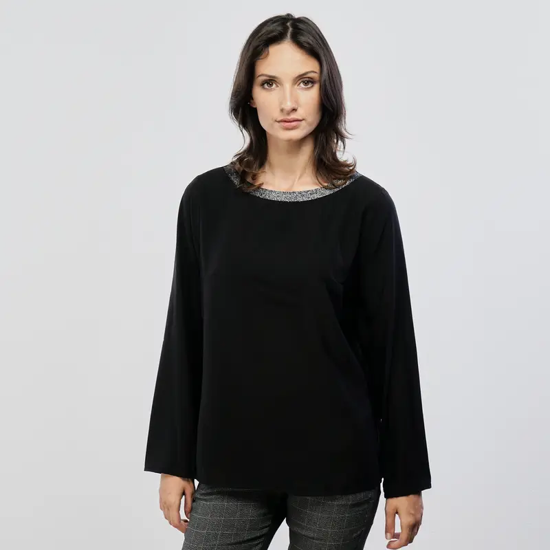 maglia nera con dettagli lurex