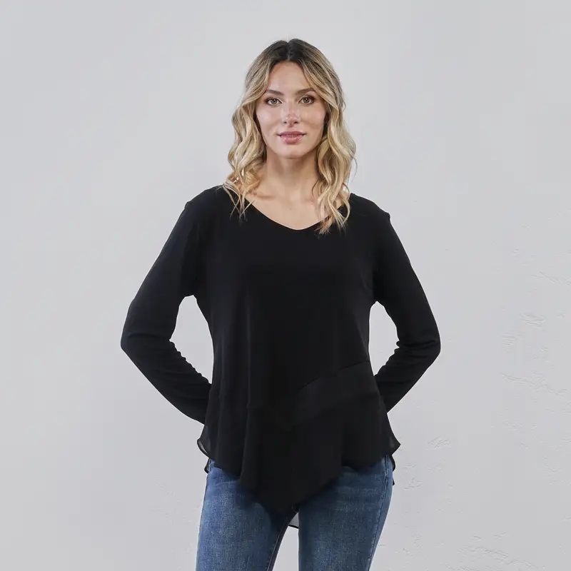 Maglia nera da donna con orlo asimmetrico e inserto in tulle