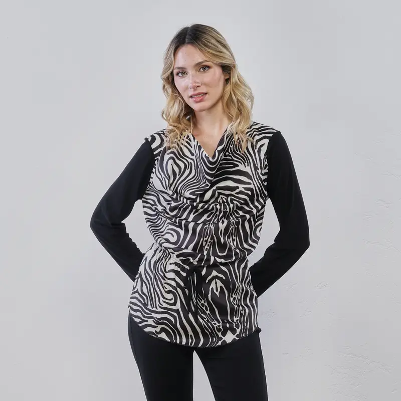 Maglia nera da donna in fantasia animalier con coulisse in vita