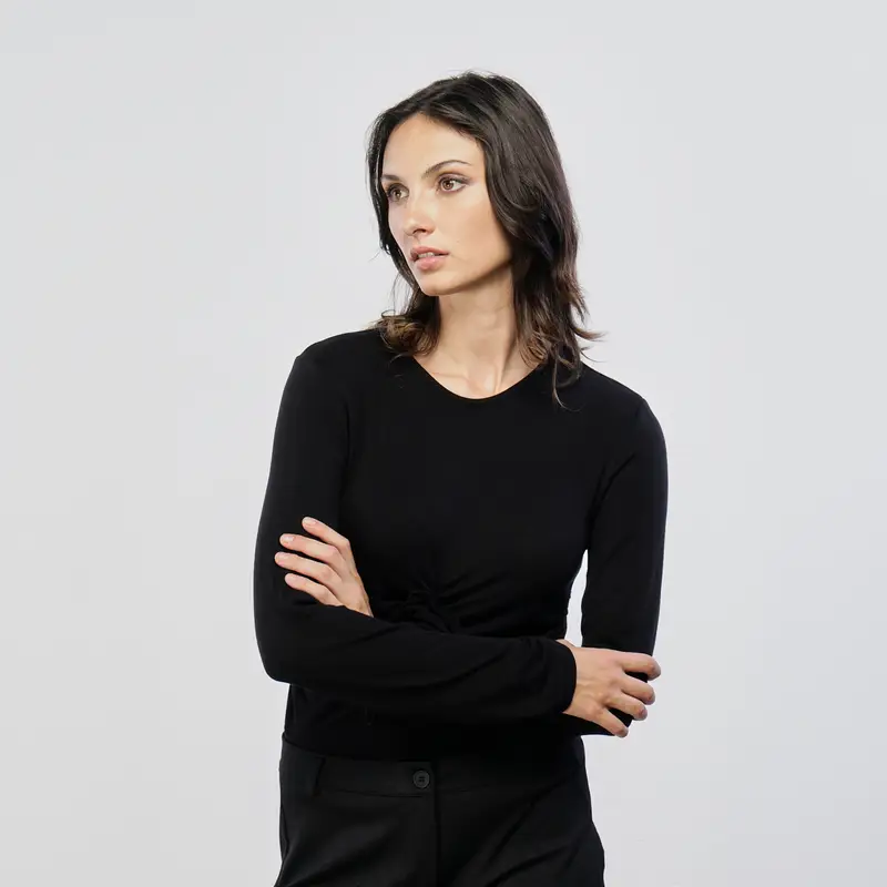 Maglia nera girocollo con viscosa