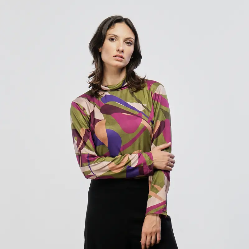 Maglia verde e viola con collo lupetto