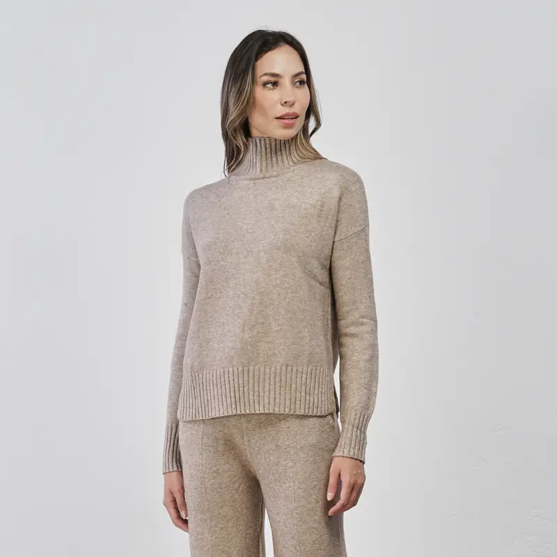 Maglionce dolcevita beige da donna