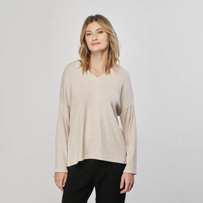 Maglioncino beige a coste con scollo ampio a V