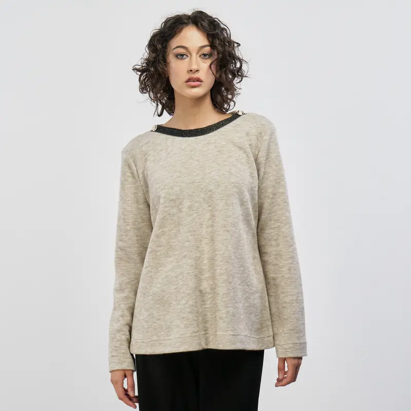 Maglioncino beige con inserto glitter e bottoni su scollo