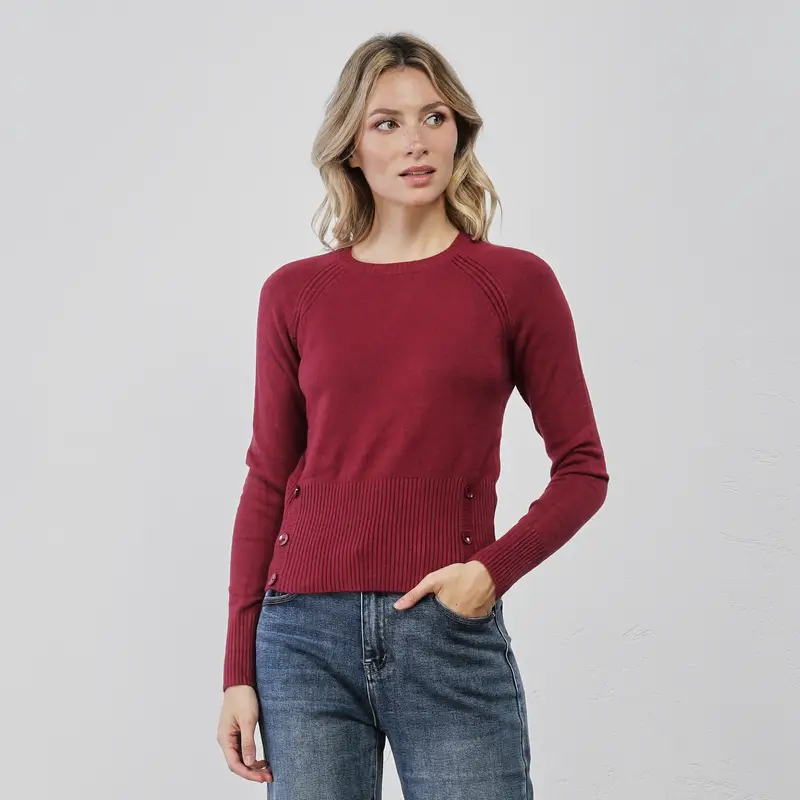 Maglioncino bordeaux da donna con dettaglio bottoni