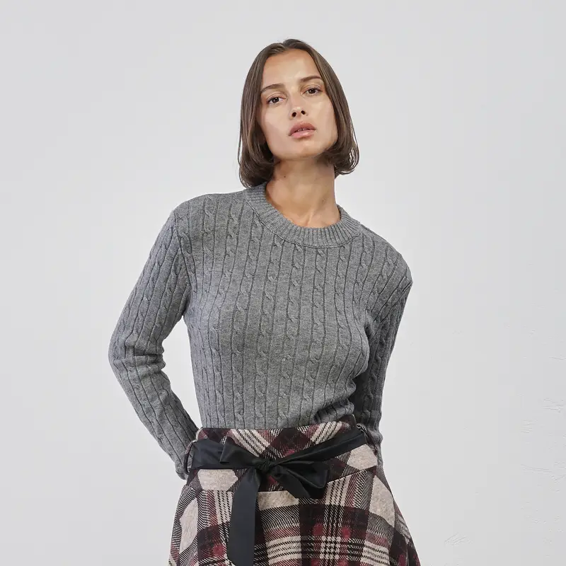Maglioncino grigio da donna in tessuto lavorato