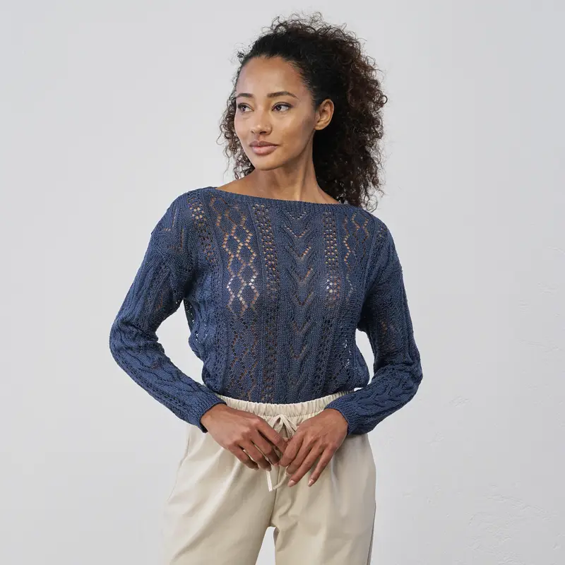 Maglioncino leggero blu traforato da donna