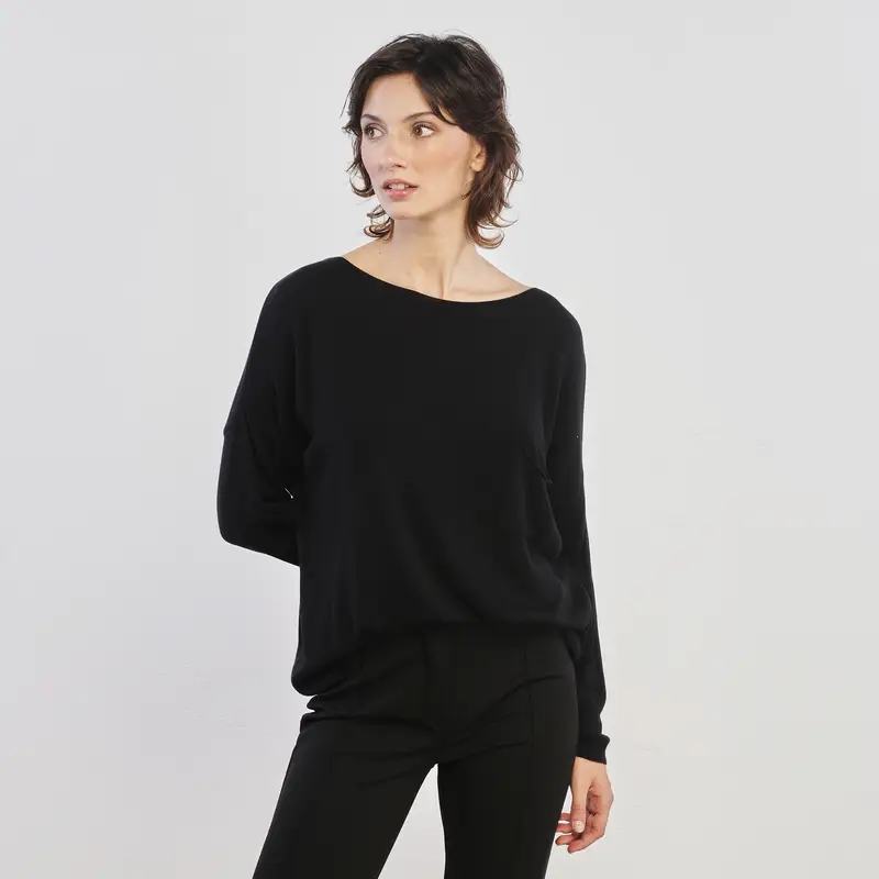 Maglioncino leggero nero con taschino