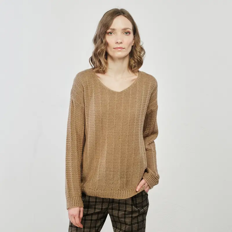 Maglione marrone scollatura ampia