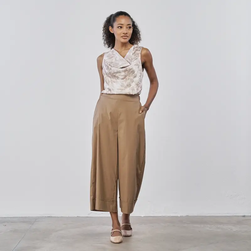 Pantaloni cropped beige da donna con tasche