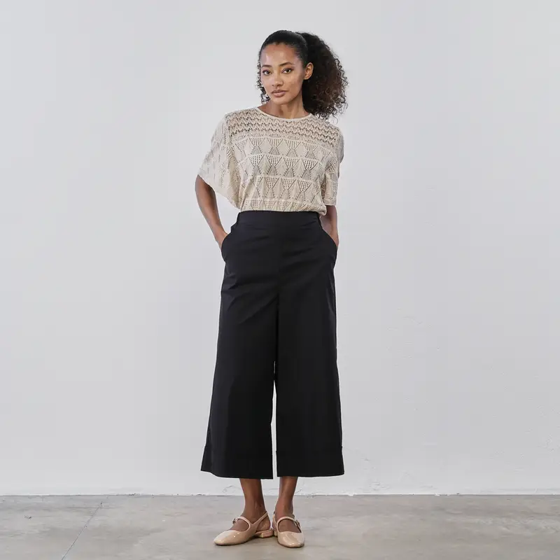 Pantaloni cropped neri da donna con tasche