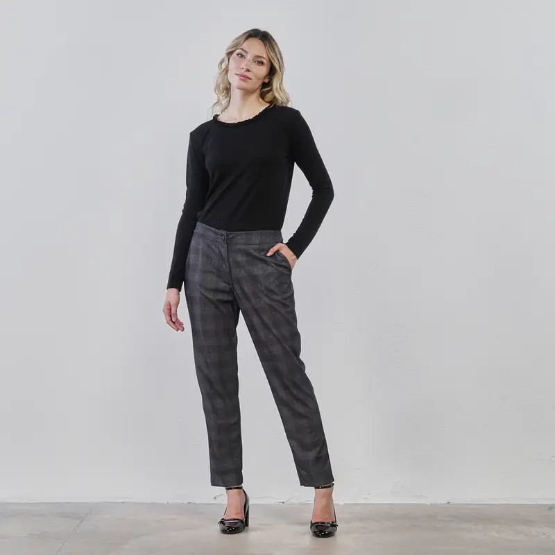 Pantaloni grigi da donna in stampa check con tasche