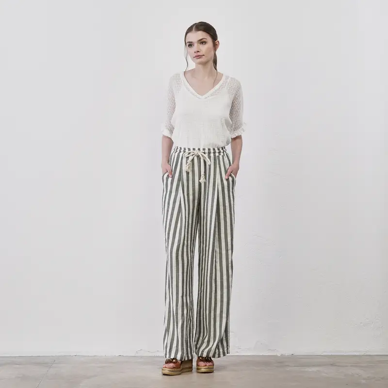 Pantaloni lunghi a righe verdi e bianche da donna con tasche